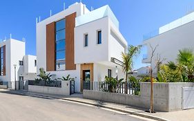 By The Beach - Royal Sapphire Villa