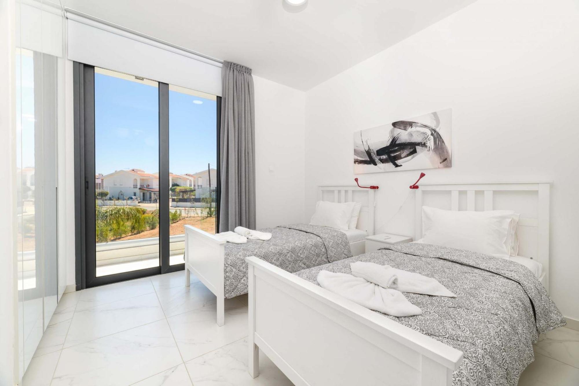 By The Beach - Royal Sapphire Villa Protaras Exterior photo
